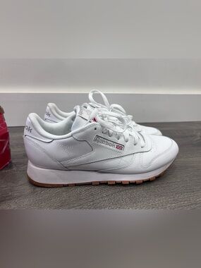 Reebok Classic Leather White Gum Sole Sneakers Unisex Size 9.5 Men / 11 Women